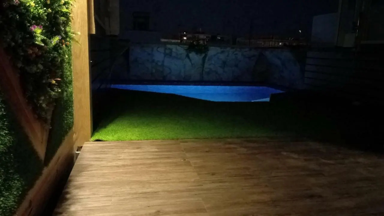 Naujaras.Com Hotel Seville 0*,